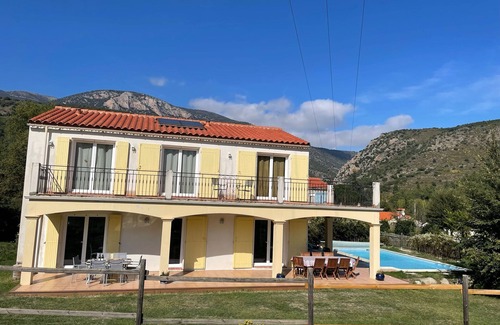 Fuilla Villa | Large Modern Villa with Private Swimming Pool & Panoramic Mountain Views, WIFI