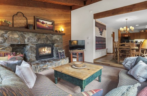 Keystone House | Large mountain family home on bus route to Keystone Resort!