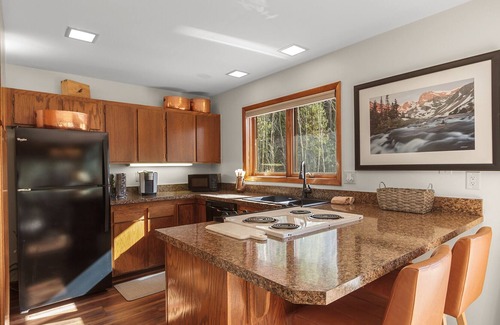 Keystone House | Large mountain family home on bus route to Keystone Resort!