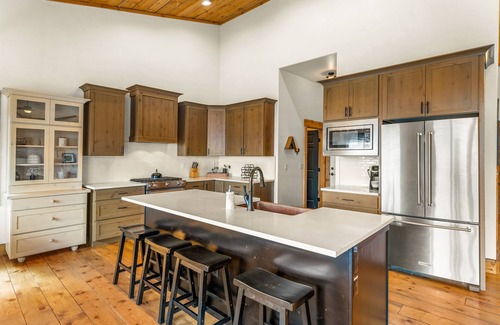 Grand Lake House | Large mountain home with epic views, hot tub, & gas fireplace