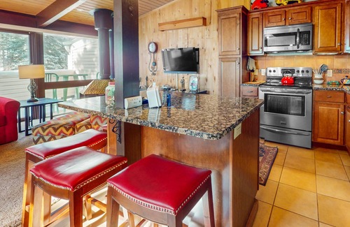 Taos Ski Valley Condo | Large mountainside condo at Taos Ski Valley with views & balcony - near hiking