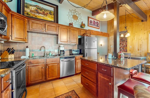 Taos Ski Valley Condo | Large mountainside condo at Taos Ski Valley with views & balcony - near hiking
