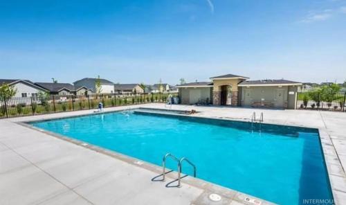 Nampa House | Large Nampa Gathering! Basketball courts Community