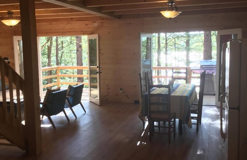 Belgrade Cabin | Large New Lakeside Cottage Central Air