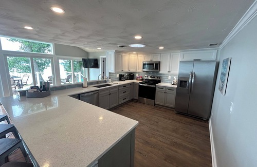 Cayuga House | Large Newly Remodeled Lake house right on the water. Sleeps 24+