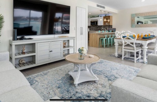 Oranjestad Condo | Large ocean front corner unit w extra sleeping area.