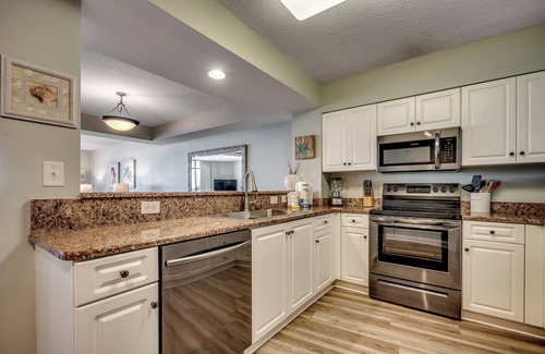 Myrtle Beach Condo | Large Oceanfront w/Huge Wrap Around Corner Balcony - by Luxury Beach Rentals