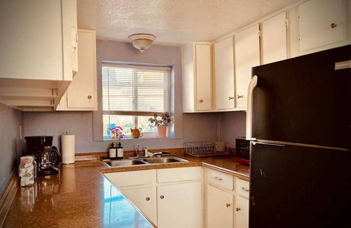 Albuquerque House | Large One-Bedroom Adobe Near Downtown