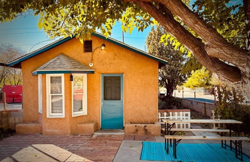 Albuquerque House | Large One-Bedroom Adobe Near Downtown