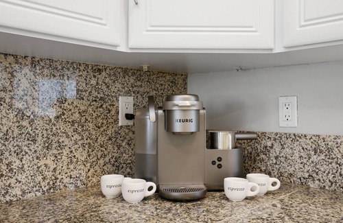 Peninsula House | Large Peaceful Beach Condo, Close to Belmont Shore, 3 Bed/3.5 bath, AC, Parking, Beach Gear