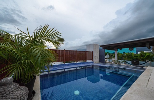 Gonzalo Guerrero Apartment | Large Penthouse with Private Pool in Quadra Alea - Muuyal 302