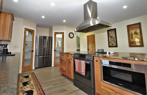 Belle Fourche House | Large private property with multiple buildings and rooms! Great for large events!