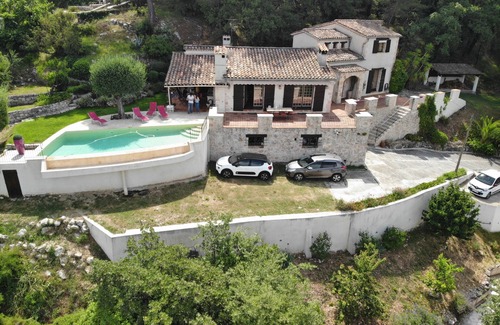 La Gaude Villa | Large provençal house with dominant view on the mountains