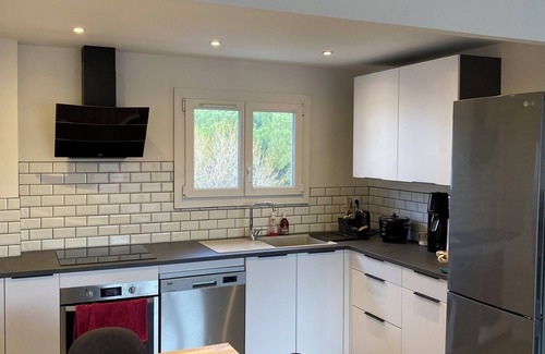 Sud Apartment | Large, quiet apartment with parking in Aix-en-Provence