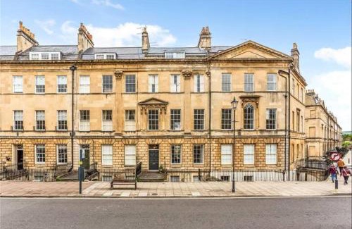 Bath Apartment | Large Quiet City Centre Holiday Home in Great Pulteney St, Bath