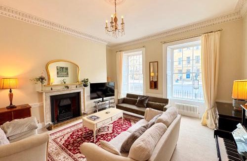 Bath Apartment | Large Quiet City Centre Holiday Home in Great Pulteney St, Bath