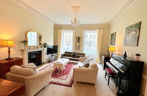 Bath Apartment | Large Quiet City Centre Holiday Home in Great Pulteney St, Bath