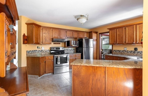 LaSalle House | Large quiet estate property in beautiful natural surroundings.