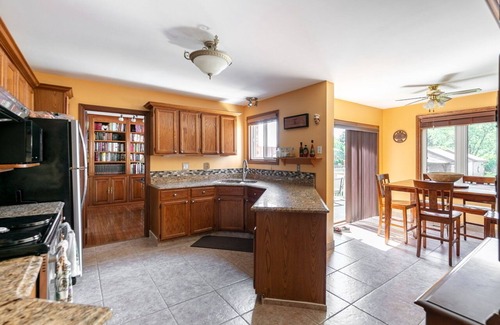 LaSalle House | Large quiet estate property in beautiful natural surroundings.