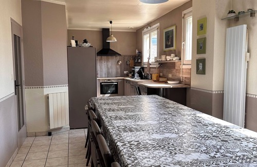Saint-Brieuc House | Large, quiet family home in town