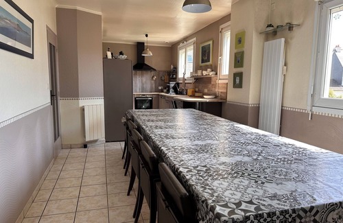 Saint-Brieuc House | Large, quiet family home in town