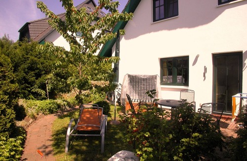 Gross Zicker House | Large Reet - House for 4 people + baby garden sea