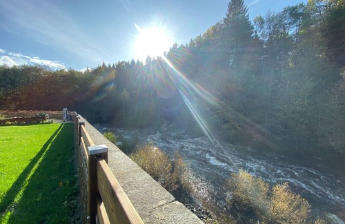 Le Chambon-sur-Lignon Cottage | Large renovated house, billiards, foosball, river view, terrace, various activities