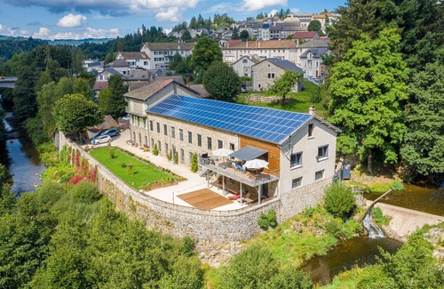 Le Chambon-sur-Lignon Cottage | Large renovated house, billiards, foosball, river view, terrace, various activities