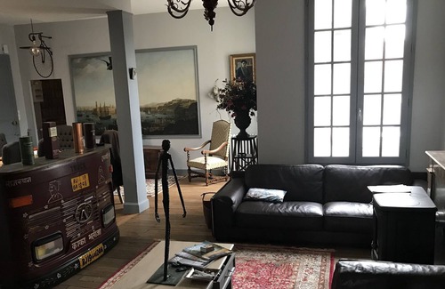 Montmorillon Apartment | Large renovated apartment downtown