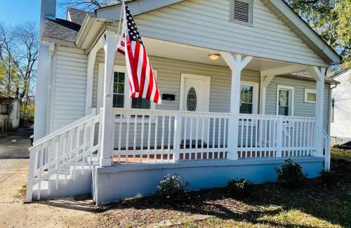 Crestline Heights House | Large Renovated Cottage on East Lake Park