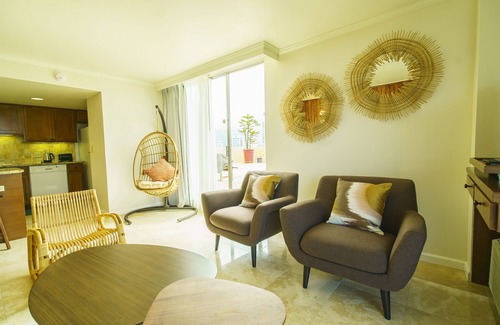 Waikiki Condo | Large Roof Balcony (1,385 Sqft)! Comfortable 2 Bedroom at Waikiki! (LW14)