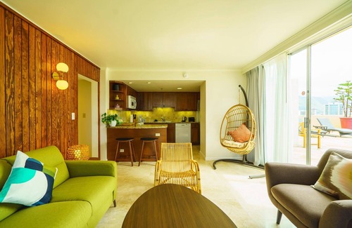 Waikiki Condo | Large Roof Balcony (1,385 Sqft)! Comfortable 2 Bedroom at Waikiki! (LW14)