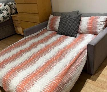 Island Gardens House | Large Room and Private Bathroom