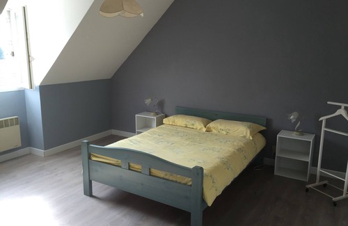 Sille-le-Philippe House | Large room in a spacious Maison bourgeoise.