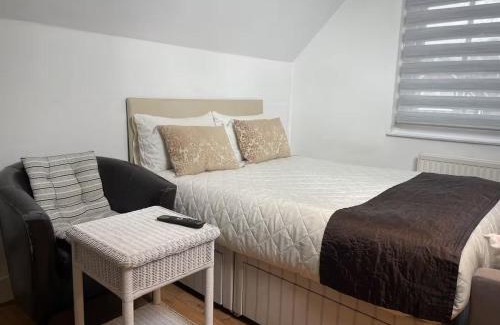 St. Mark's House | Large room with private kitchen near Kingston University