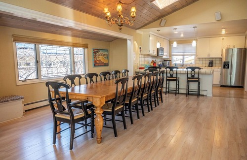 Eastside Santa Cruz House | Large Santa Cruz Beach House. Steps to beach. Pets welcome. Family. Reunions.