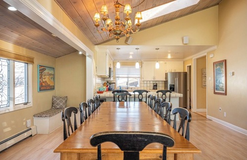 Eastside Santa Cruz House | Large Santa Cruz Beach House. Steps to beach. Pets welcome. Family. Reunions.