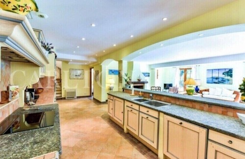 Vallauris Villa | Large, Secured Family Villa w Infinity Pool, Garden, WiFi & AC in Exclusive Area