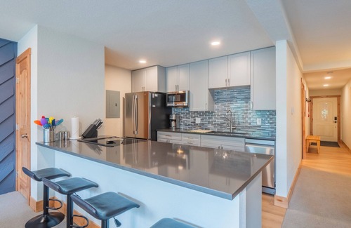 Historic District Condo | Large Ski-in/Walk-Out Downtown Ground Floor Family Friendly 2 Bedroom Unit