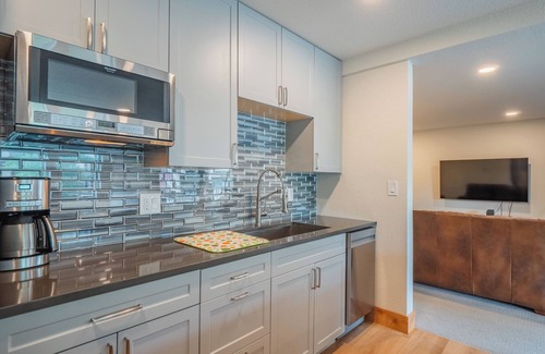 Historic District Condo | Large Ski-in/Walk-Out Downtown Ground Floor Family Friendly 2 Bedroom Unit
