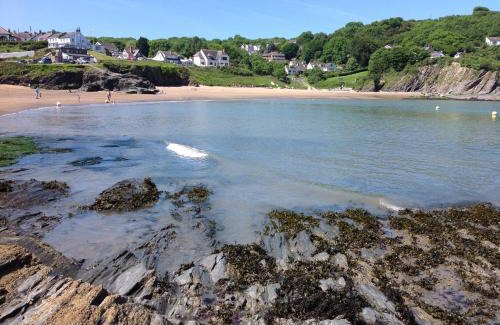 Tan-y-groes House | Large Sound Healing Retreat Cottage in West Wales