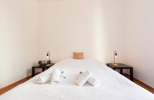 Antibes Old Town Apartment | Large spacious 3 BDR apt heart of Antibes 300 meters from beach