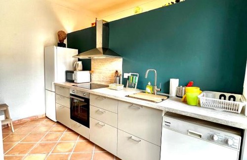 Antibes Old Town Apartment | Large spacious 3 BDR apt heart of Antibes 300 meters from beach