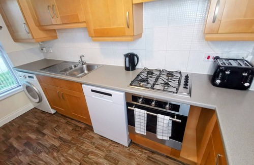 Nantwich House | Large, Spacious 3 Bed Home - Parking & WiFi