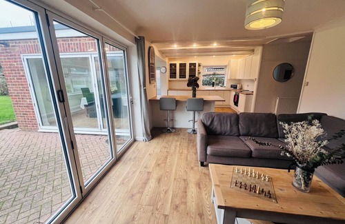 Swalecliffe House | Large spacious bungalow, parking for 4 cars, pets welcome!