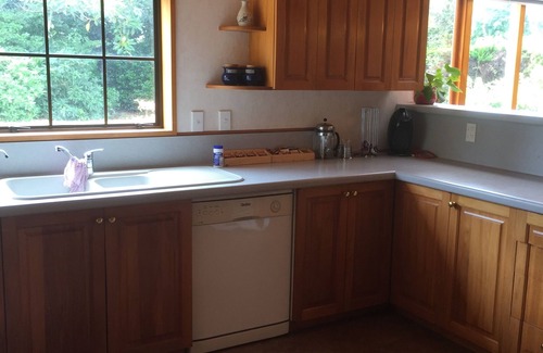 Waikanae House | Large spacious family home 3 minutes drive to beach