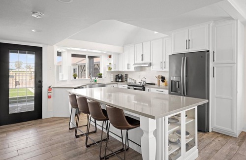 Gilbert House | Large Spacious Pet Friendly Home with Pool, Hot Tub, Sport Court, Putting Green