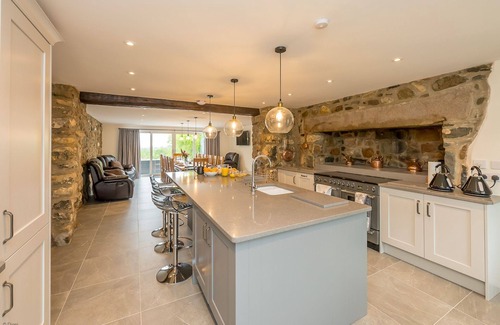 Rhyd-y-clafdy Cottage | Large Stone Cottage With Hot Tub and Sea Views | Ty-Newydd-Llannor
