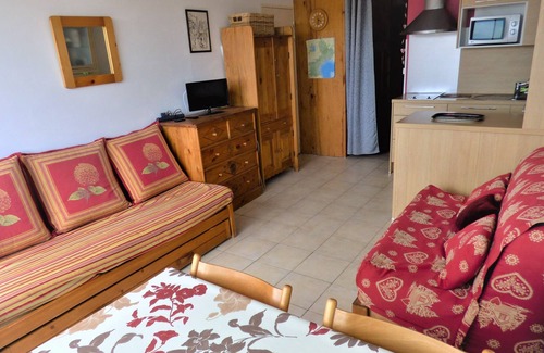 Les Angles Apartment | Large studio cabin, ski slopes, 5 people, parking, WIFI