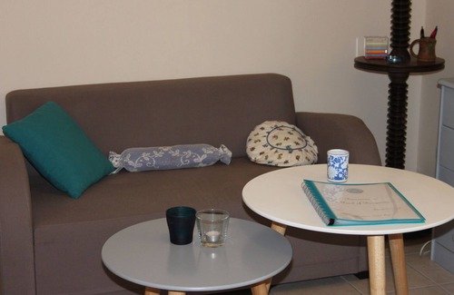 Faubourg North Apartment | large studio downtown cheap